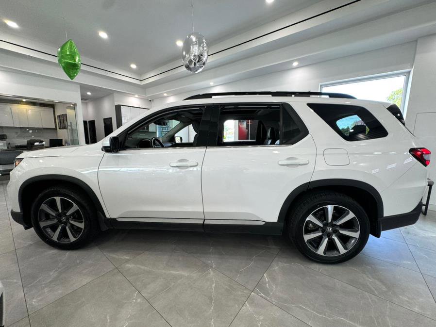 Used 2025 Honda Pilot Touring image 4