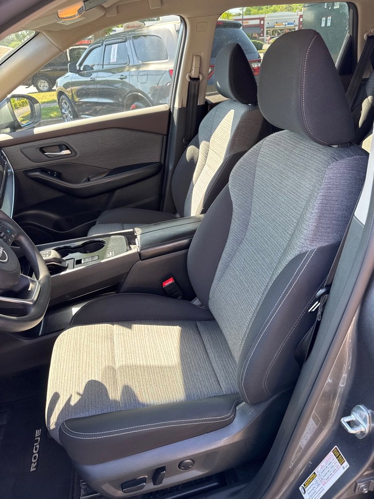 Used 2023 Nissan Rogue SV image 6