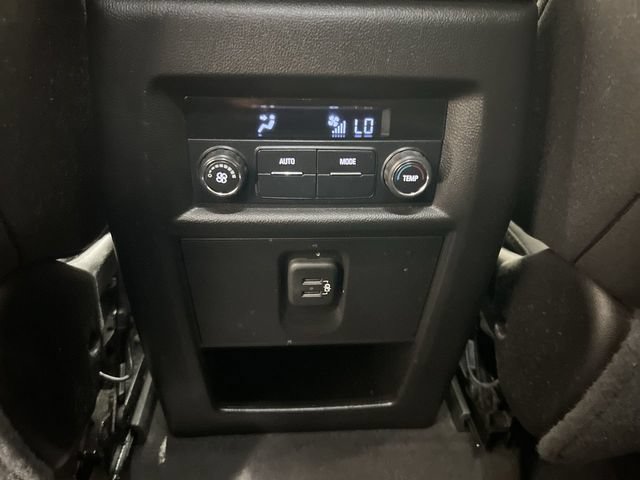 Used 2018 Chevrolet Traverse LT FWD image 19