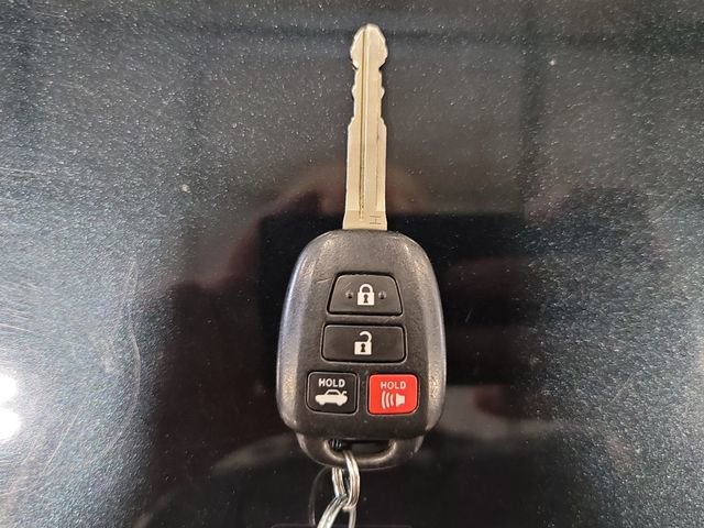 Used 2016 Toyota Camry LE image 25