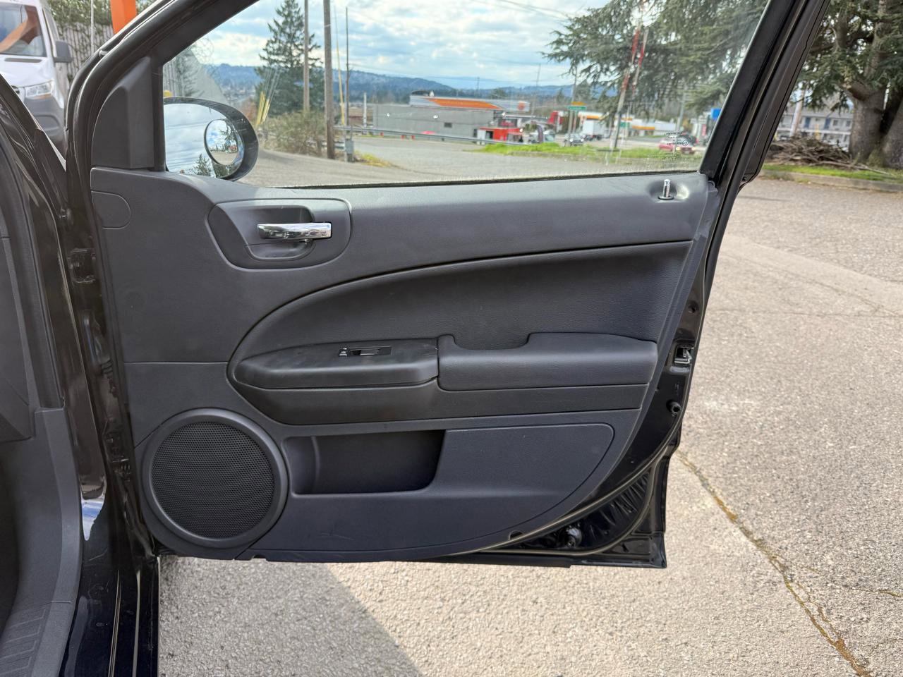 Used 2010 Dodge Caliber SXT image 18