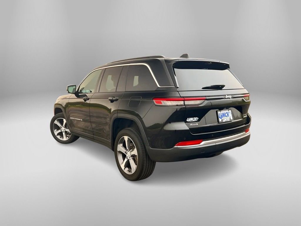 Used 2024 Jeep Grand Cherokee Limited w/ Luxury Tech Group II image 2