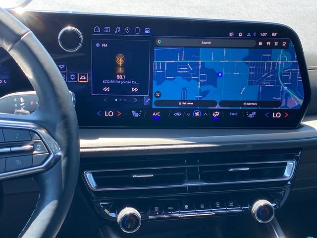 Certified 2025 Chevrolet Traverse LT FWD image 11