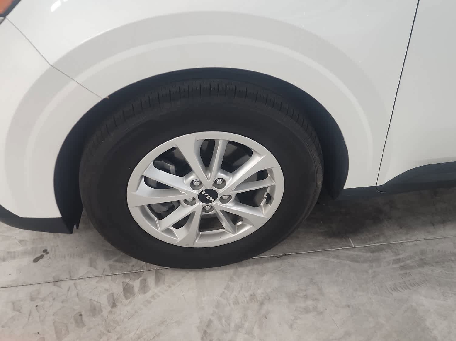 Used 2024 Kia Carnival LX FWD image 10