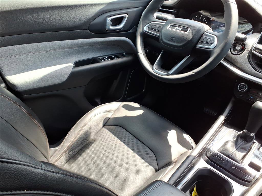 Used 2023 Jeep Compass Latitude image 16