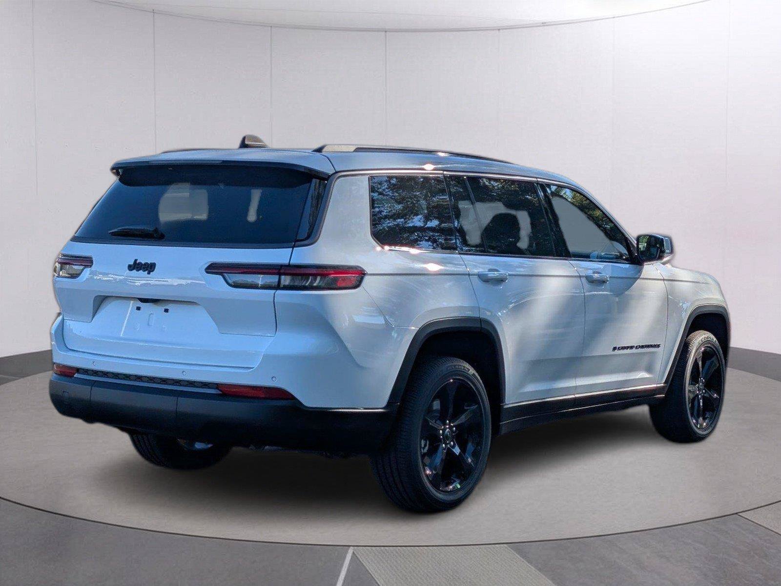 New 2027 Jeep Grand Cherokee L Limited RWD image 7