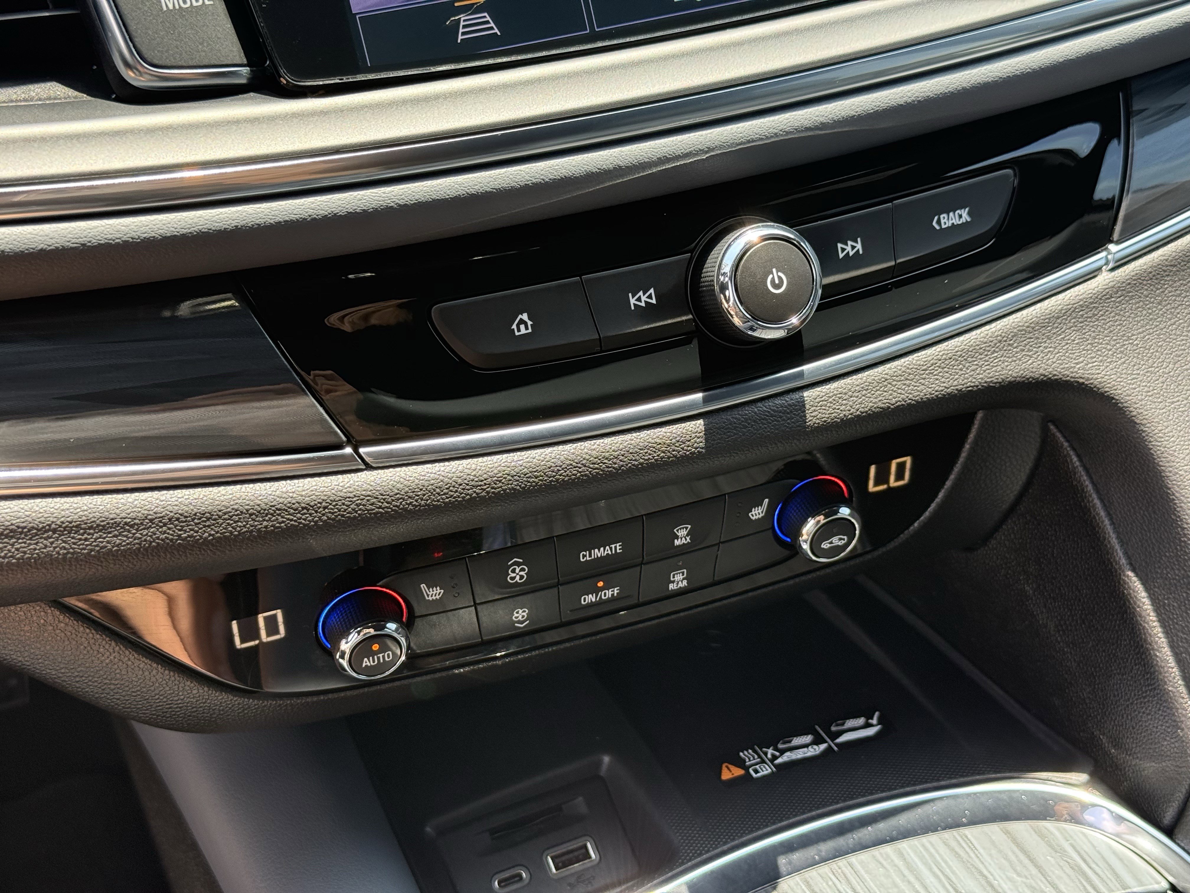 Used 2023 Buick Enclave Essence w/ Sport Touring Edition FWD image 22