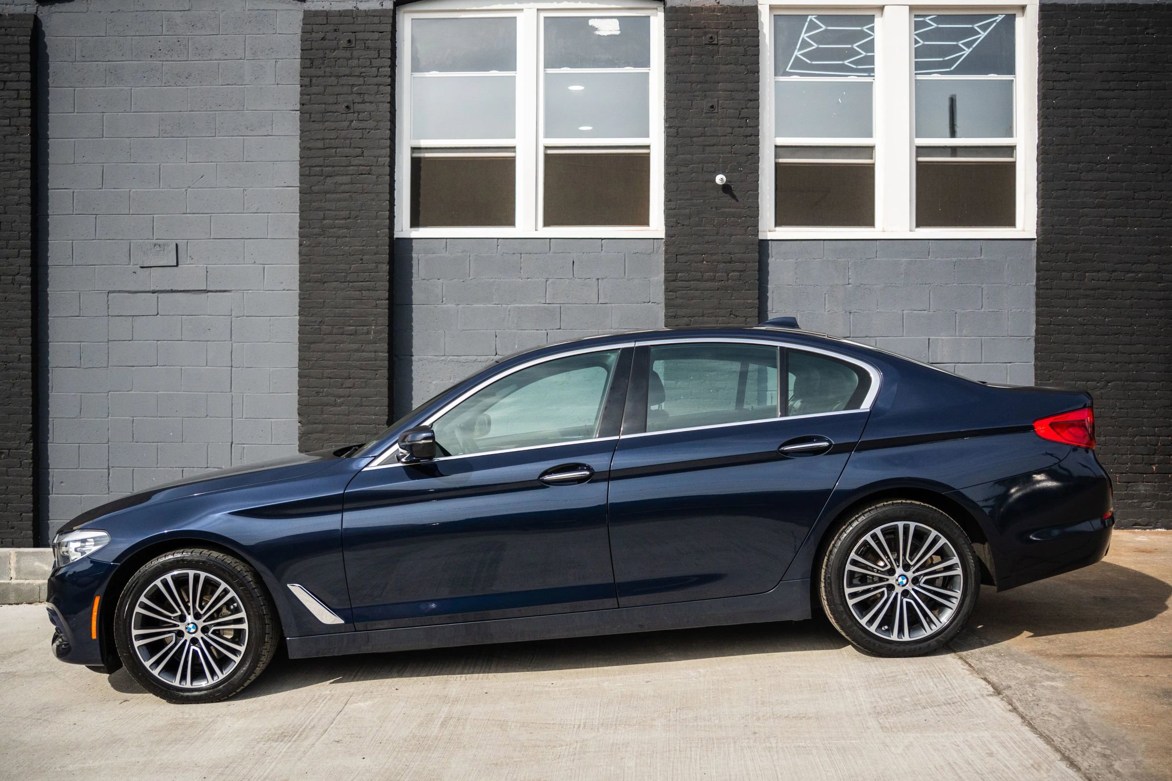 Used 2018 BMW 530i xDrive w/ Premium Package image 7