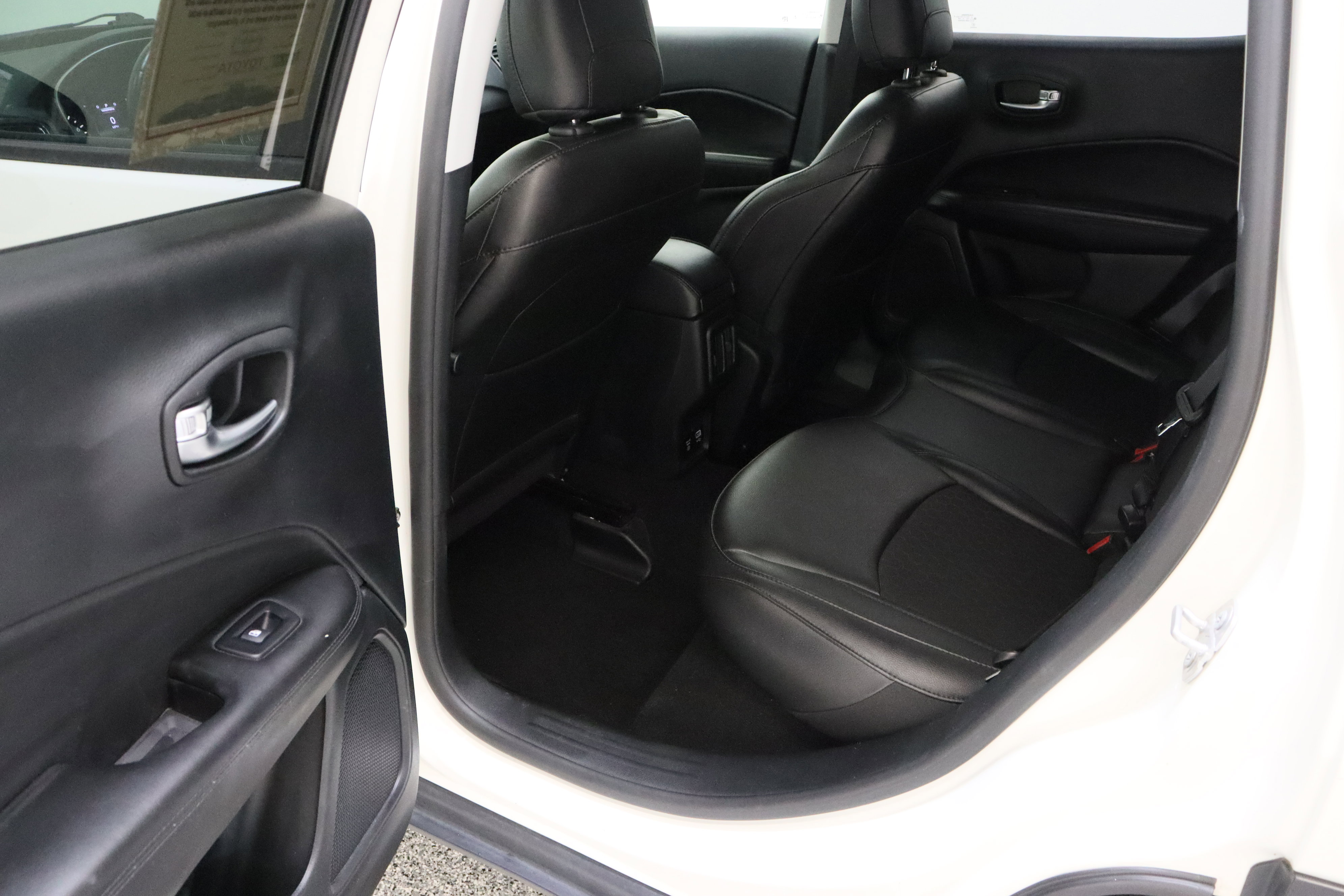 Used 2019 Jeep Compass Latitude image 24