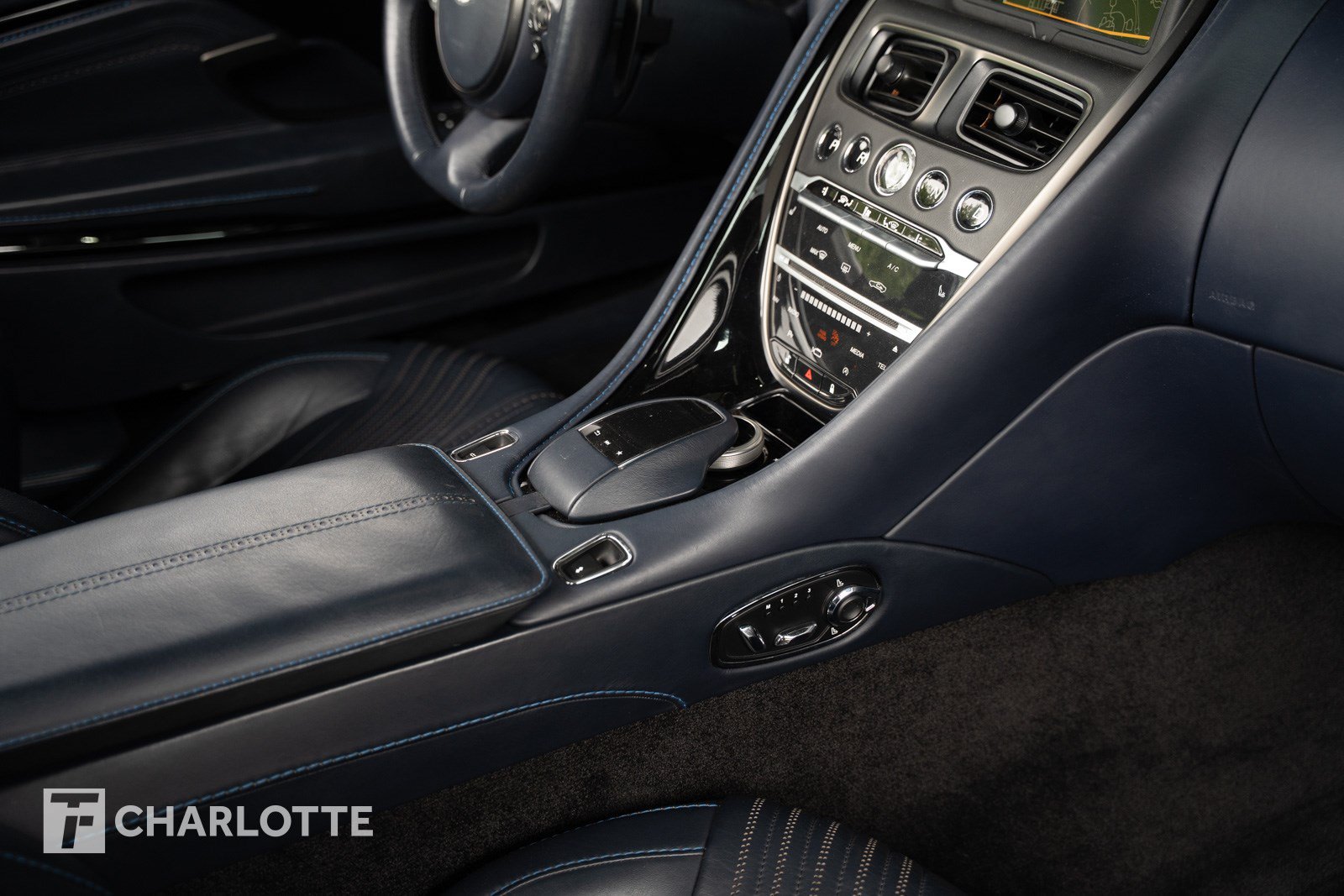 Used 2019 Aston Martin DB11 Volante RWD image 34