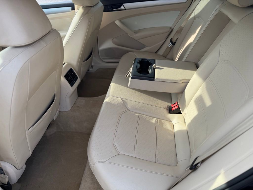 Used 2013 Volkswagen Passat 2.5 SE image 12