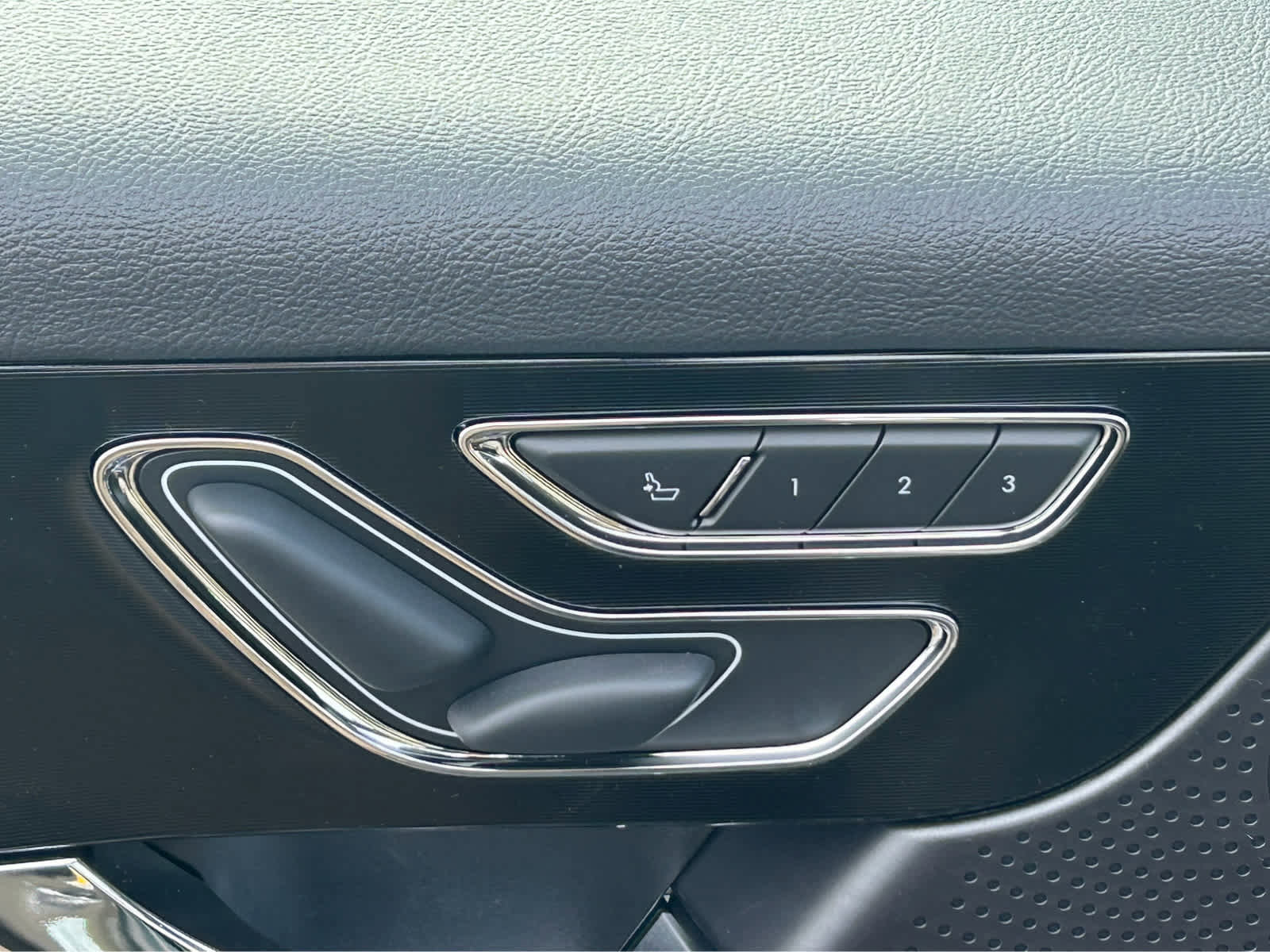 Used 2025 Lincoln Corsair Grand Touring image 18