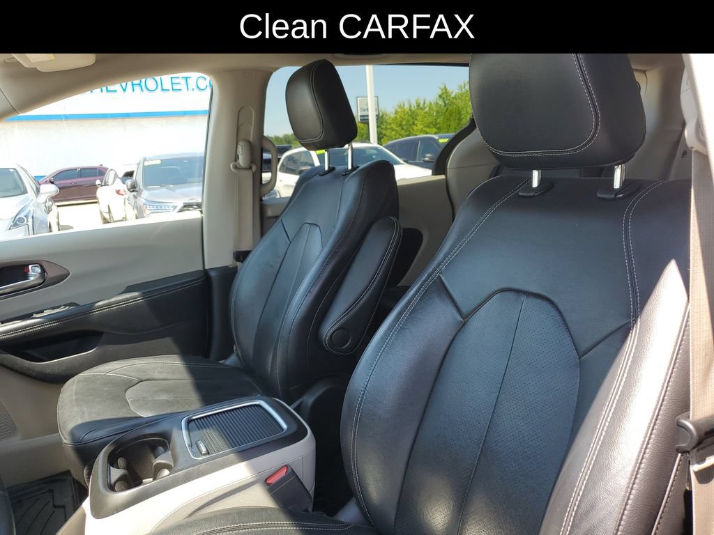 Used 2022 Chrysler Pacifica Touring-L FWD image 5