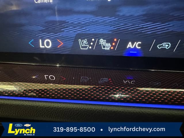 Used 2024 Chevrolet Traverse RS AWD/4WD image 16