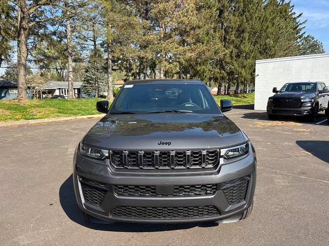 New 2026 Jeep Grand Cherokee Altitude AWD/4WD image 5