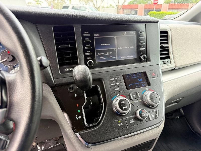 Used 2019 Toyota Sienna L FWD image 23