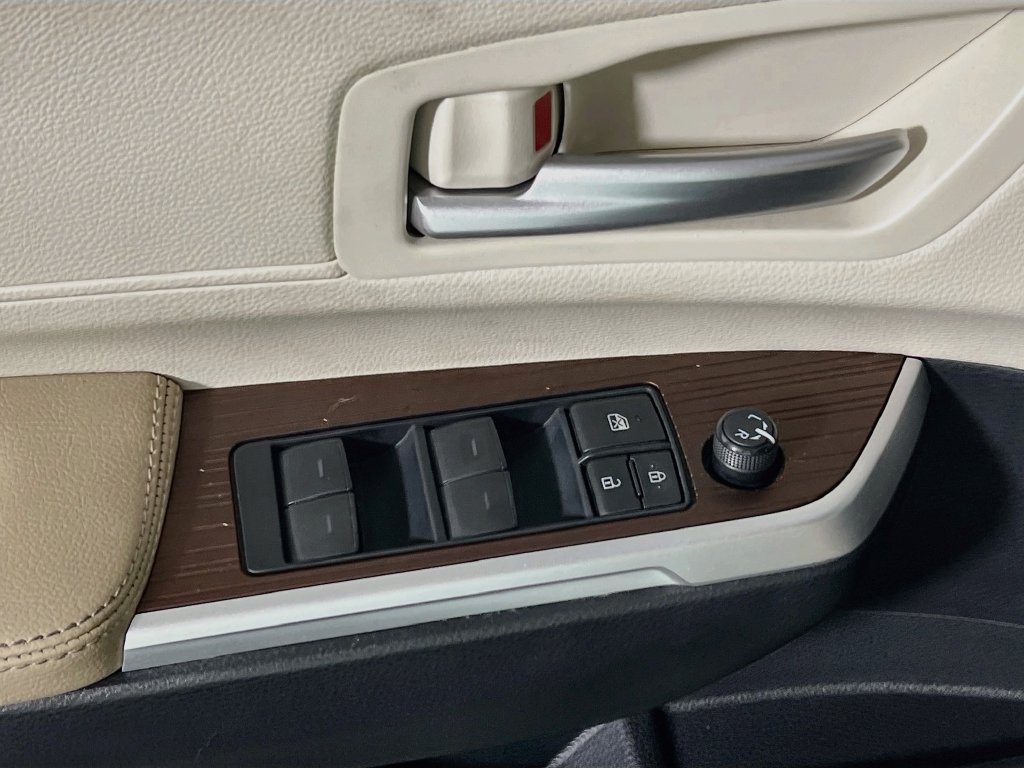 Certified 2023 Toyota Sienna XLE w/ XLE Plus Package AWD/4WD image 16