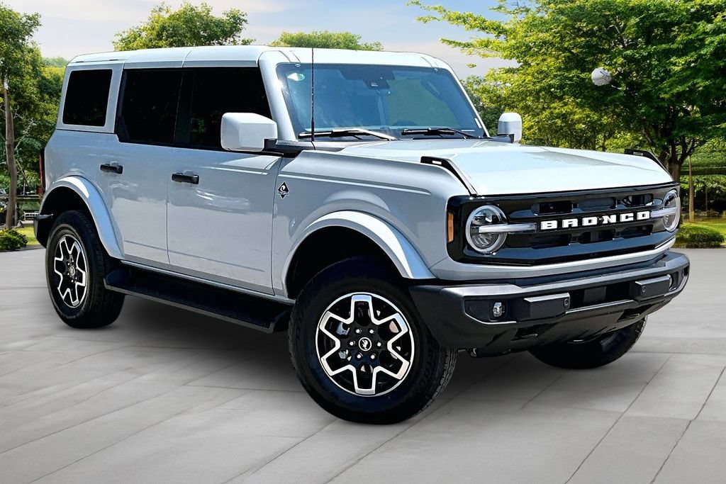 New 2026 Ford Bronco Outer Banks AWD/4WD image 1