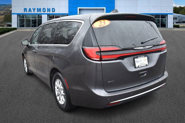 Used 2023 Chrysler Pacifica Touring-L FWD image 6