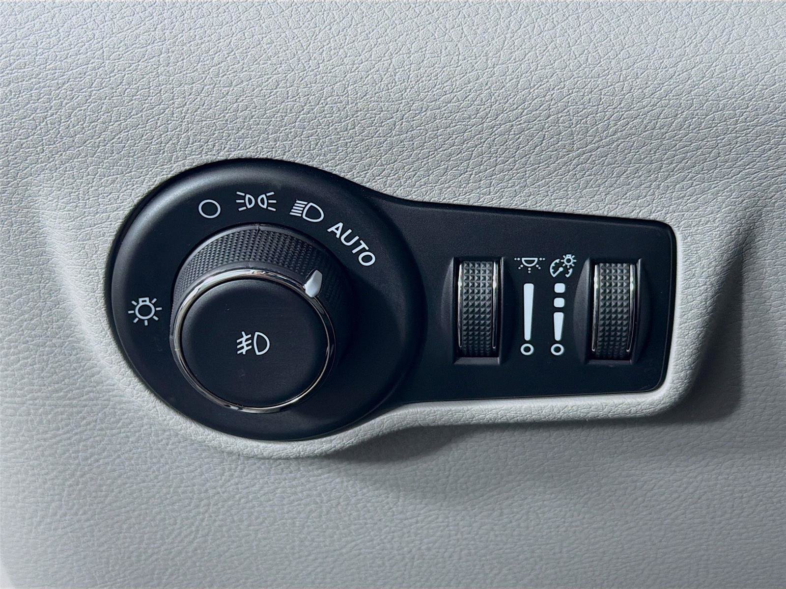 Used 2023 Jeep Compass Limited w/ Sun and Sound Group AWD/4WD image 17