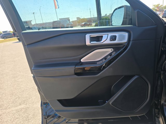 Used 2023 Ford Explorer ST w/ Technology Package image 11