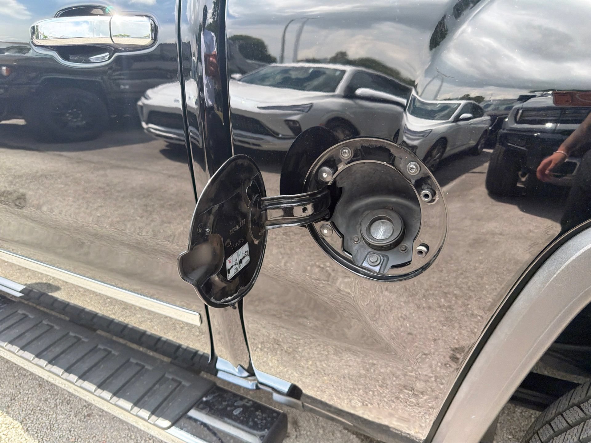 Used 2018 GMC Sierra 1500 SLT w/ Enhanced Driver Alert Package RWD image 18