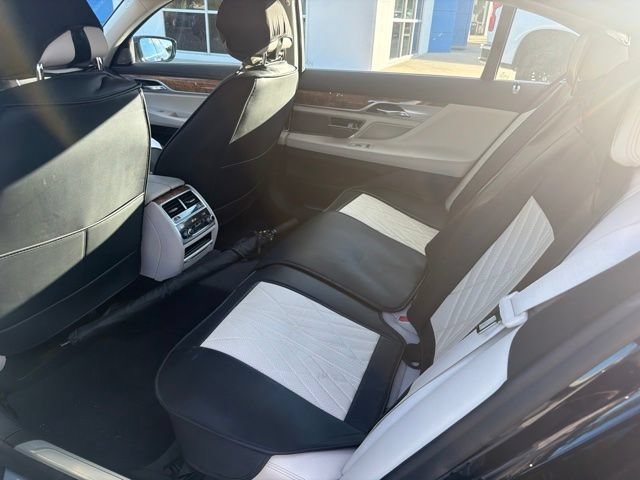 Used 2019 BMW 740i RWD image 12
