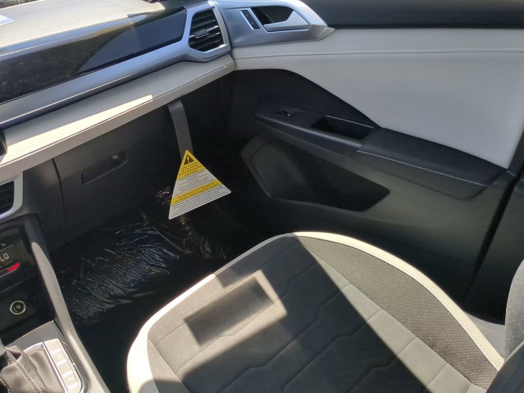 New 2026 Volkswagen Taos SE FWD image 15