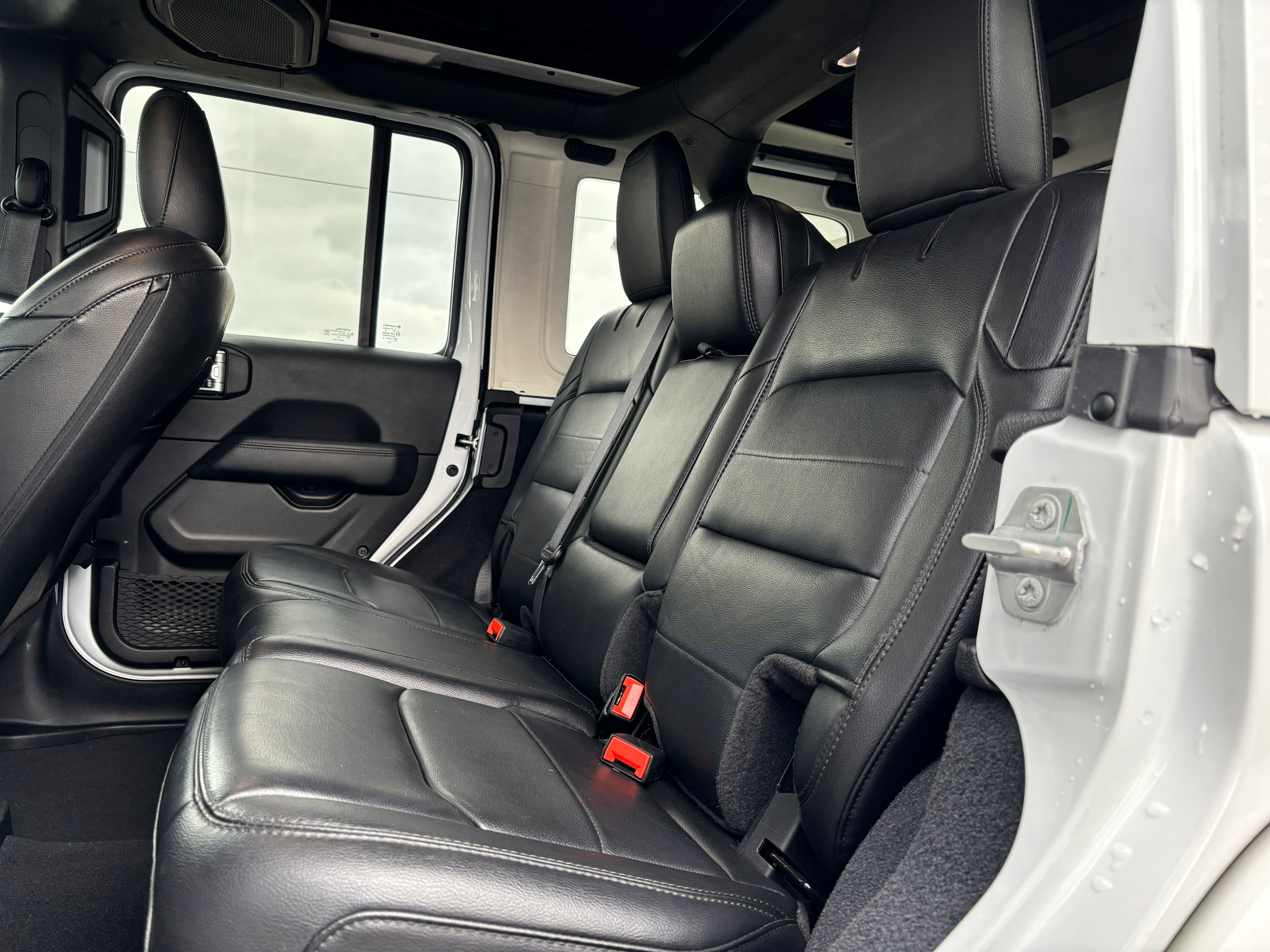 Used 2022 Jeep Wrangler Unlimited Sahara image 14