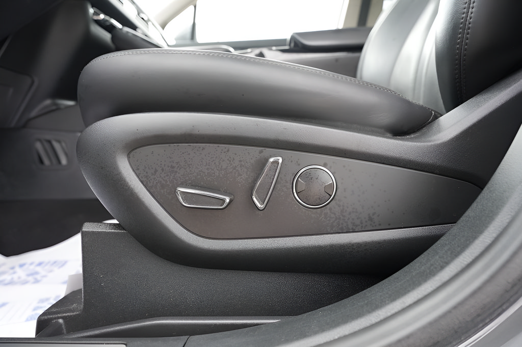 Used 2023 Lincoln Nautilus Reserve AWD/4WD image 27