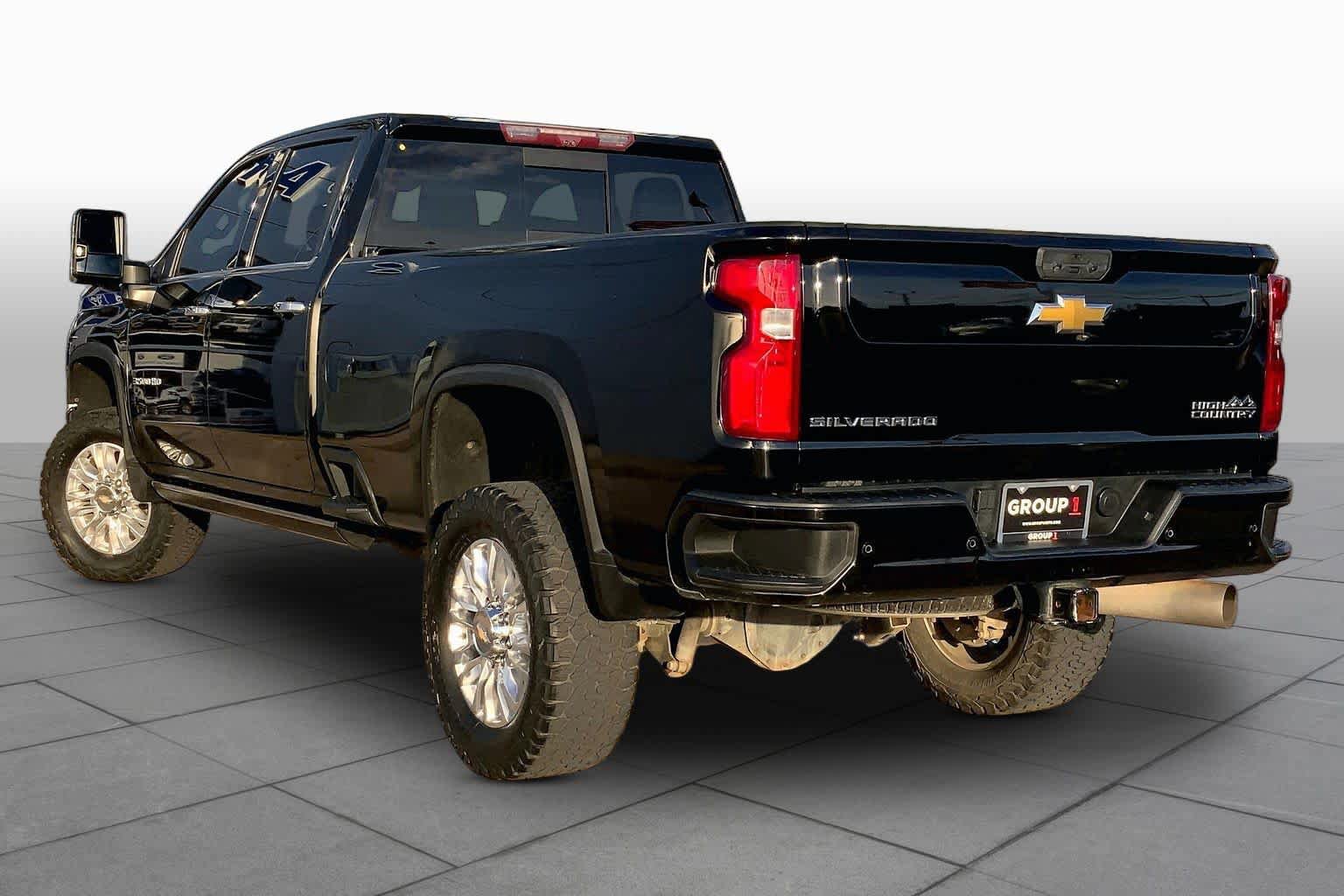 Used 2022 Chevrolet Silverado 3500 High Country w/ Technology Package AWD/4WD image 12