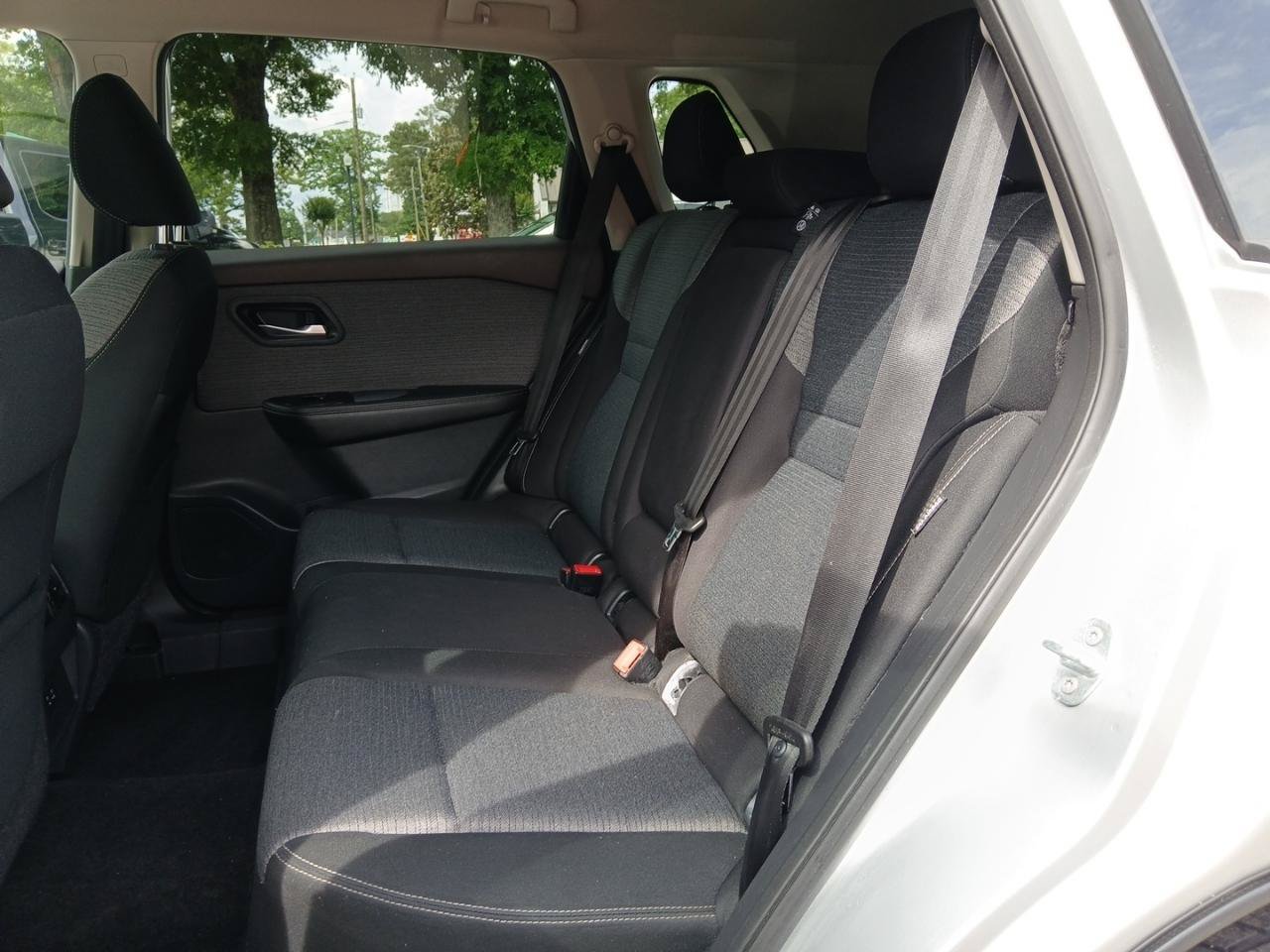 Used 2022 Nissan Rogue SV FWD image 11