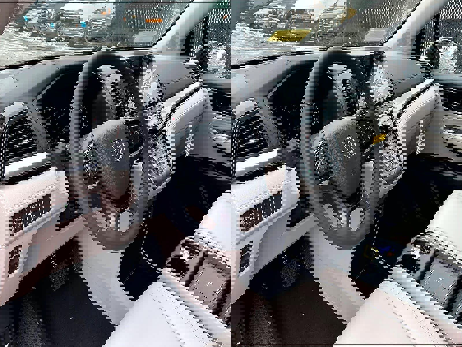 New 2026 Honda Odyssey Touring image 9