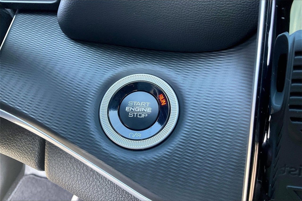 New 2025 Jeep Grand Cherokee L Laredo w/ Luxury Tech Group I image 18