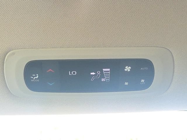 Used 2023 Chrysler Pacifica Touring-L FWD image 20