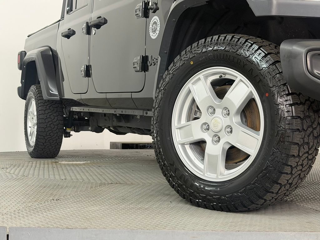 Used 2023 Jeep Gladiator Sport AWD/4WD image 17