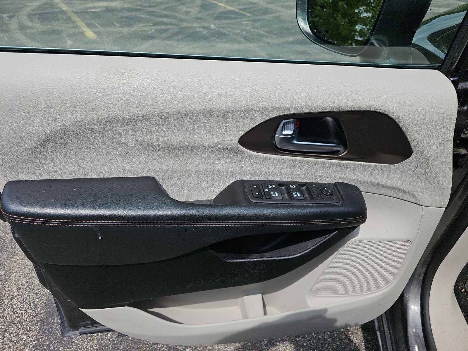 Used 2019 Chrysler Pacifica Touring-L Plus w/ Advanced Safetytec Group FWD image 21