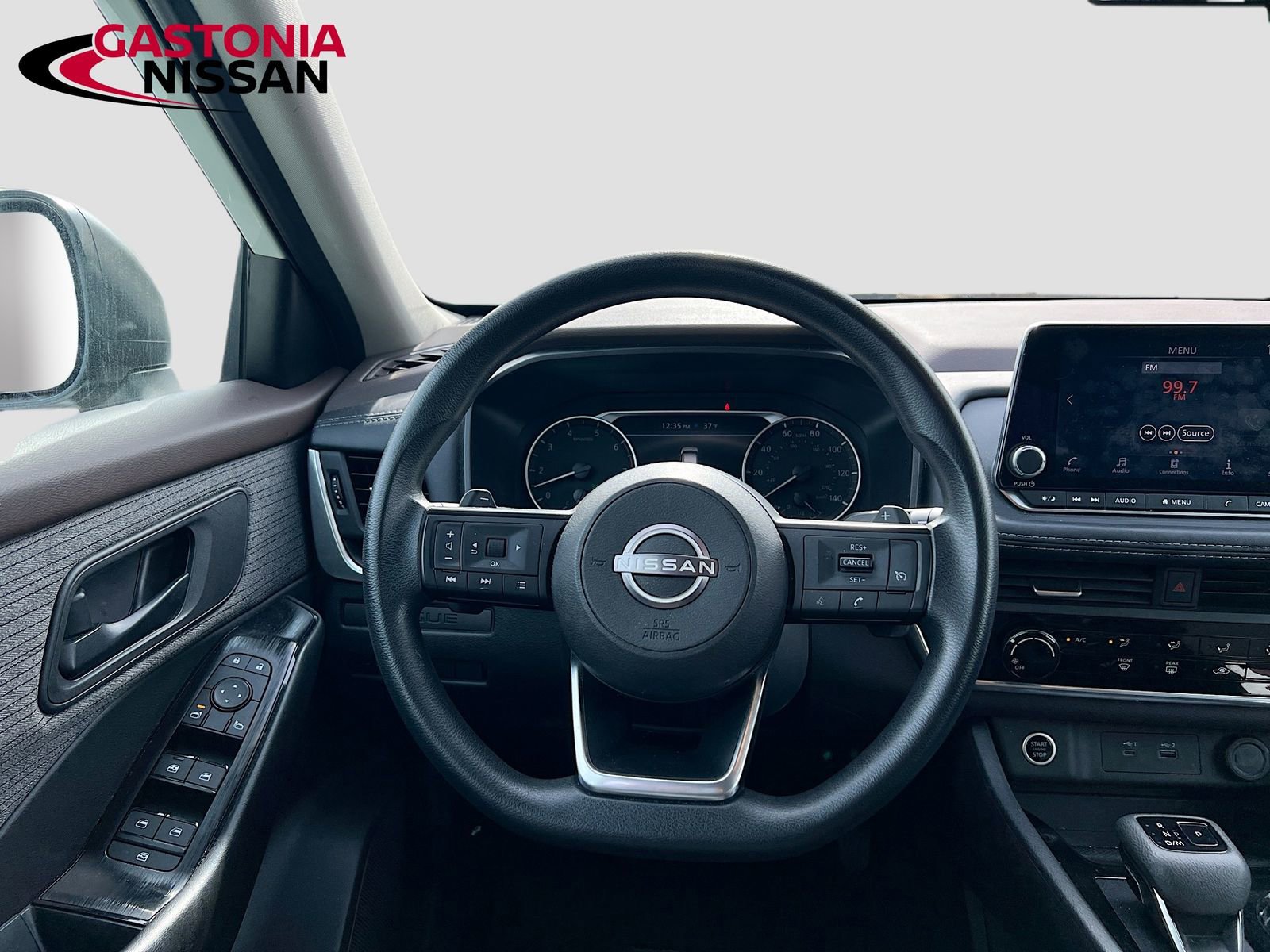 Used 2023 Nissan Rogue S image 27