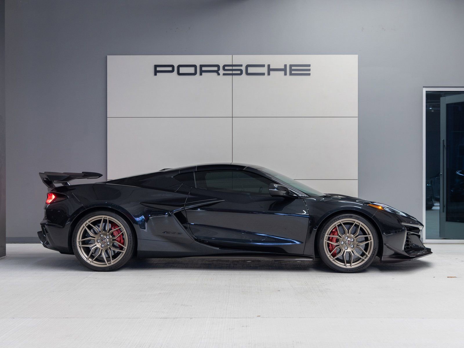 Used 2024 Chevrolet Corvette Z06 w/ Z07 Performance Package image 8