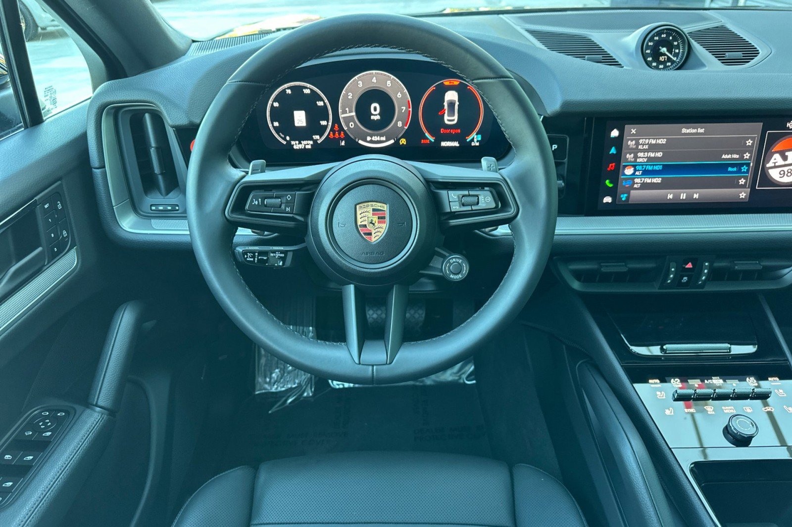 Used 2025 Porsche Cayenne Coupe image 14