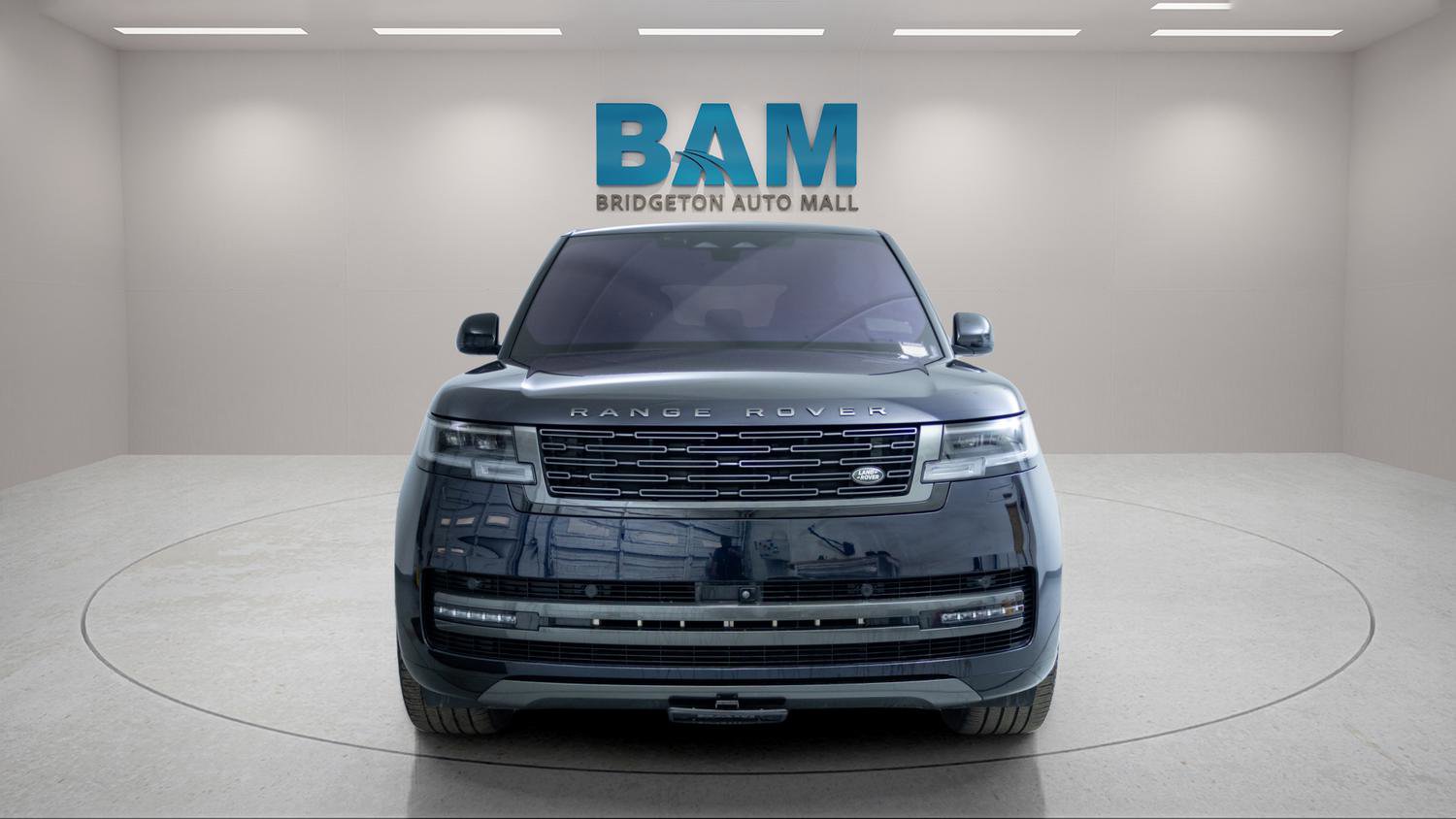 Used 2023 Land Rover Range Rover SE AWD/4WD image 2
