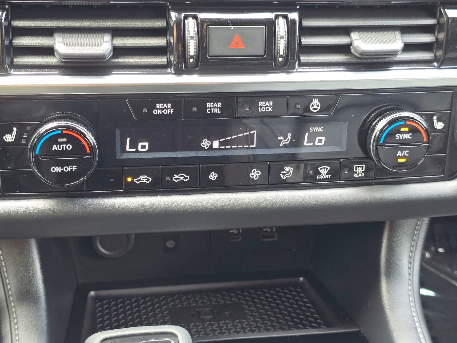 Used 2023 Nissan Pathfinder SL AWD/4WD image 11