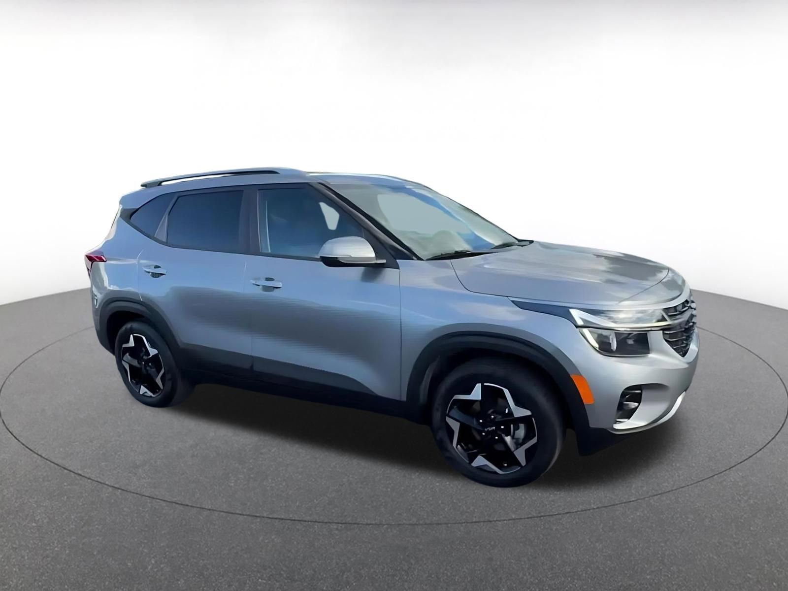 Used 2025 Kia Seltos S FWD image 2