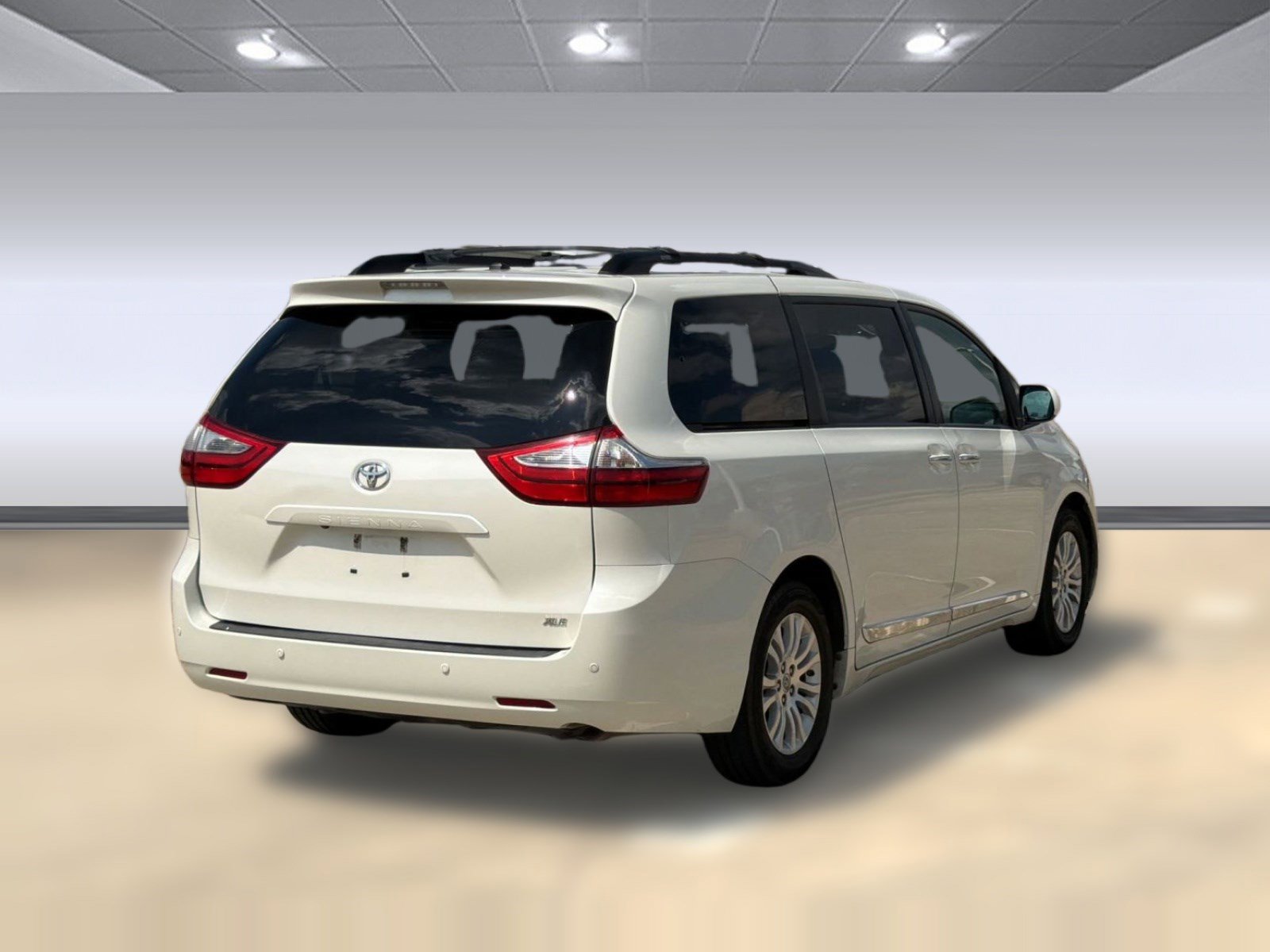 Used 2017 Toyota Sienna XLE w/ XLE Navigation Package FWD image 9
