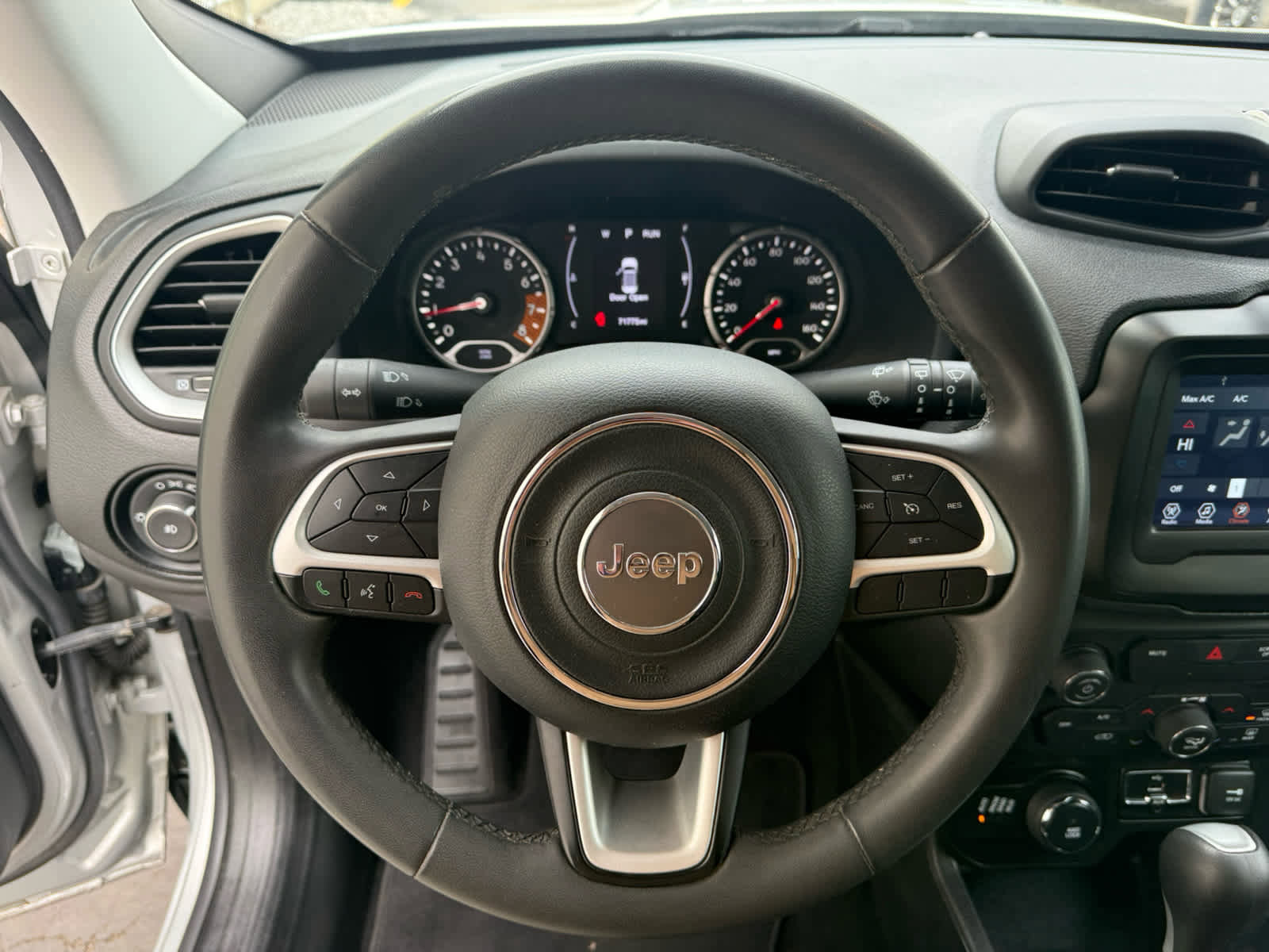 Used 2020 Jeep Renegade Latitude image 2
