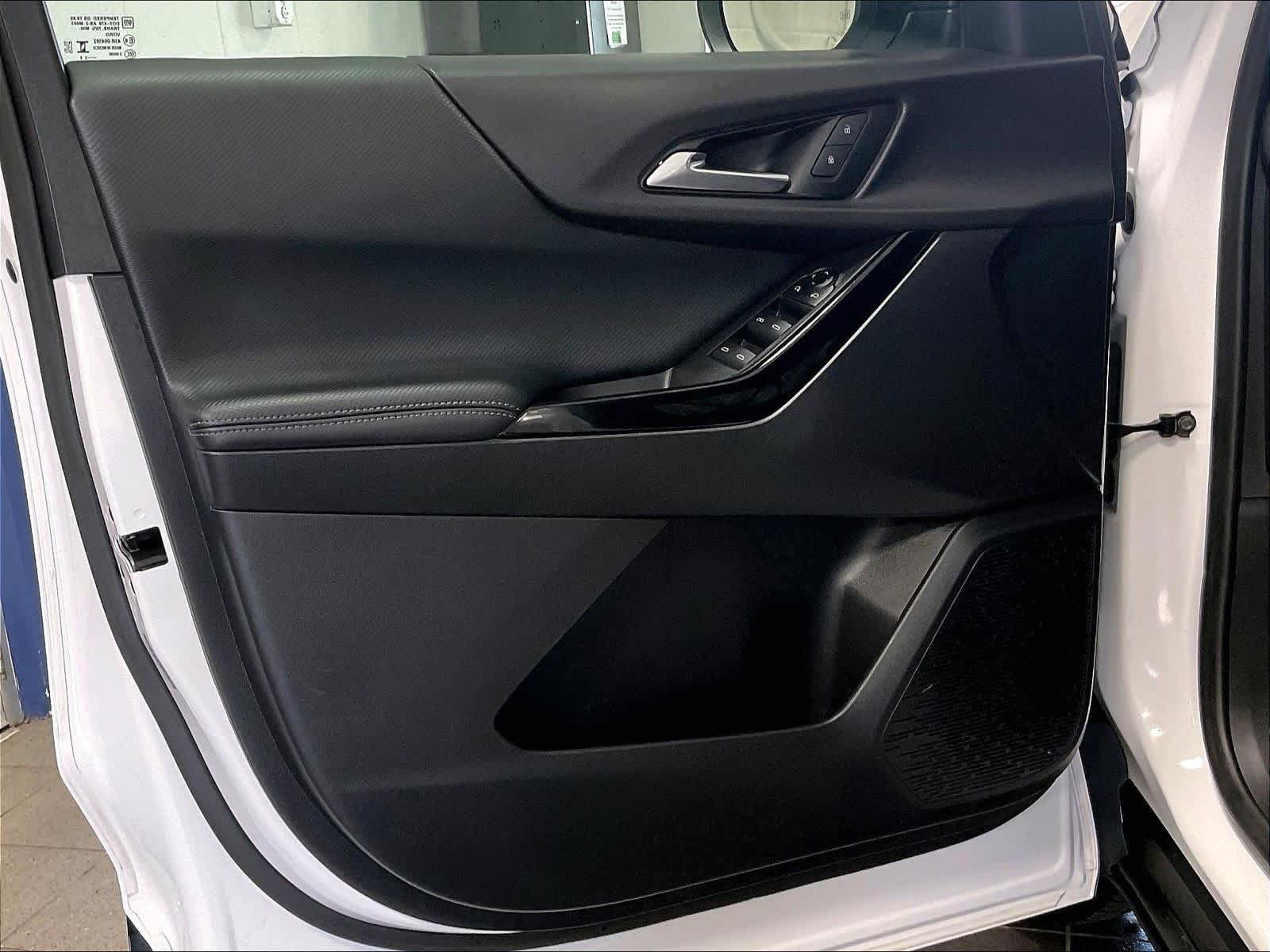 Used 2025 Chevrolet Equinox LT AWD/4WD image 9