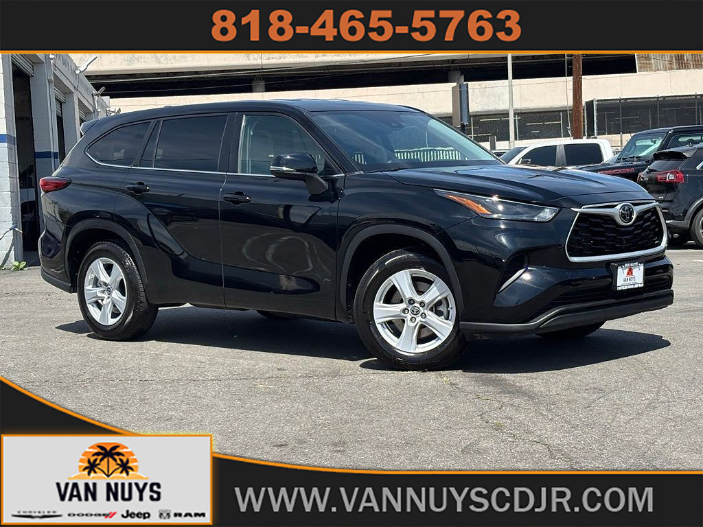 Used 2023 Toyota Highlander L FWD image 1
