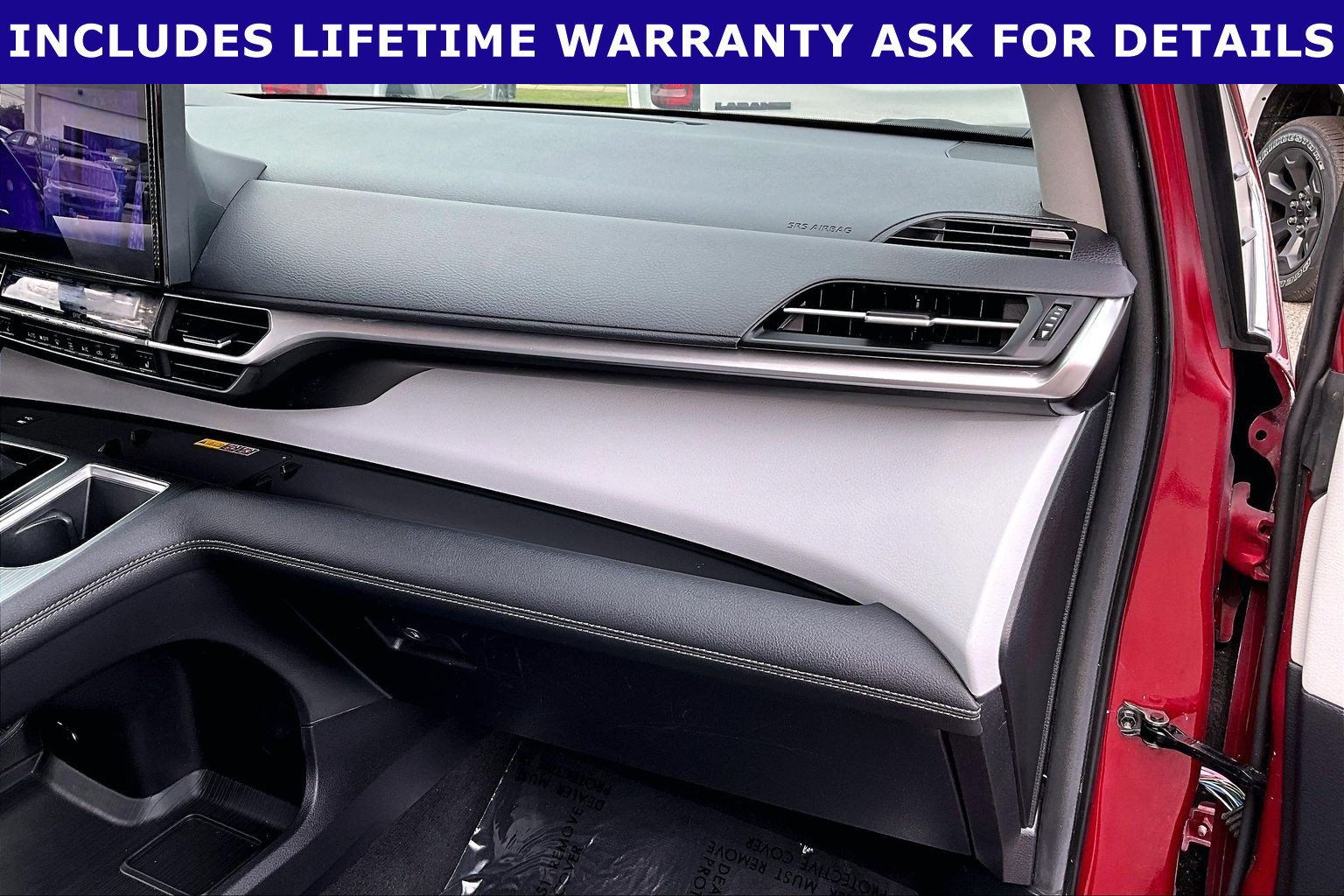 Used 2025 Toyota Sienna XLE FWD image 13