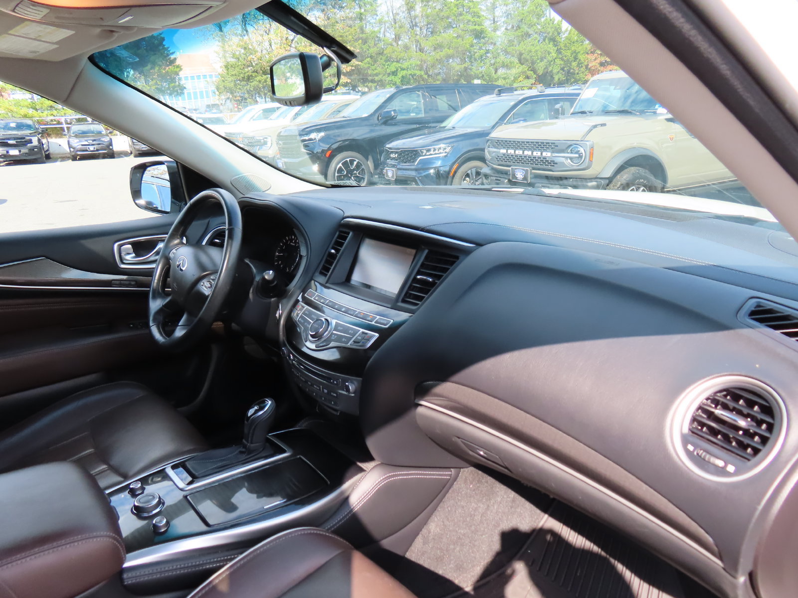 Used 2016 INFINITI QX60 Luxe w/ Premium Package AWD/4WD image 16