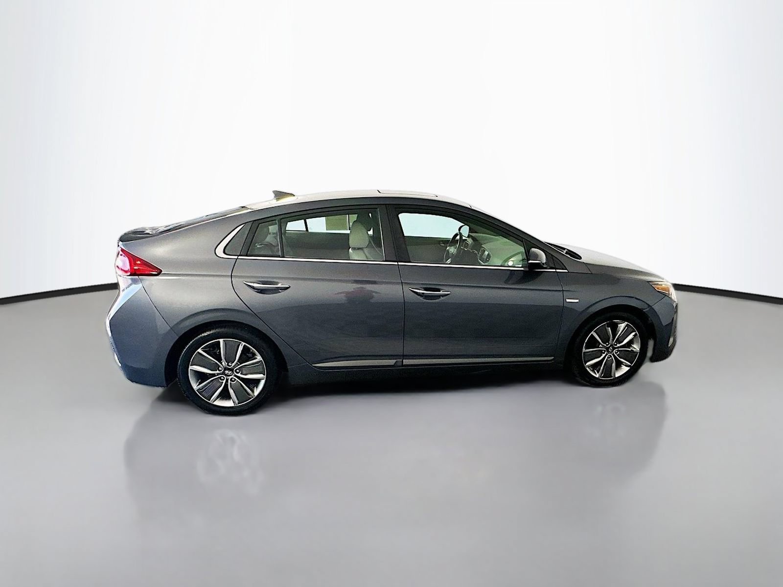 Used 2018 Hyundai Ioniq Limited w/ Limited Ultimate Package 03 FWD image 8